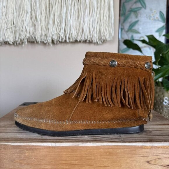Minnetonka Dusty Brown Suede Hi Top Back Zip Hardsole Fringe Moccasin Size 8 - Picture 7 of 14